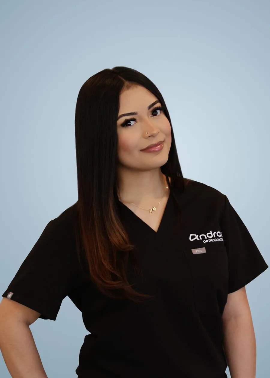 Yareli, equipo de Andros Orthodontics